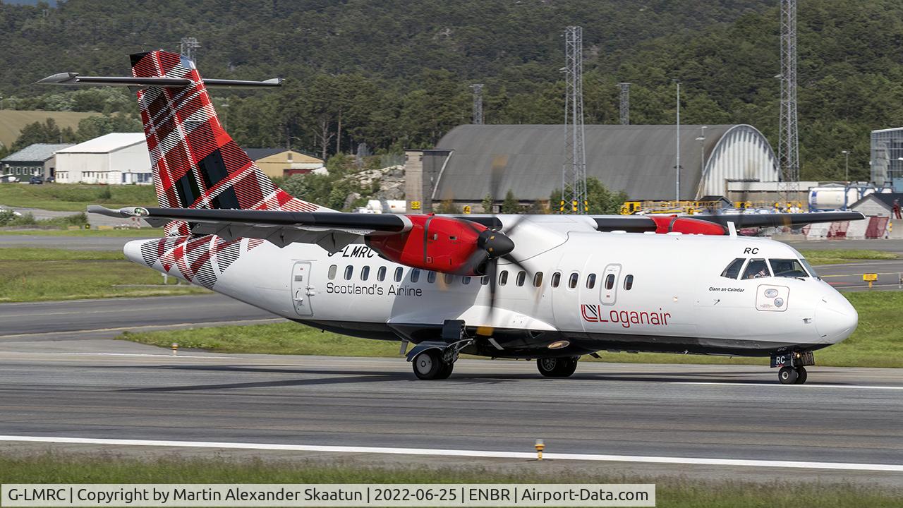 G-LMRC, 1996 ATR 42-500 C/N 480, Landing rwy. 17.