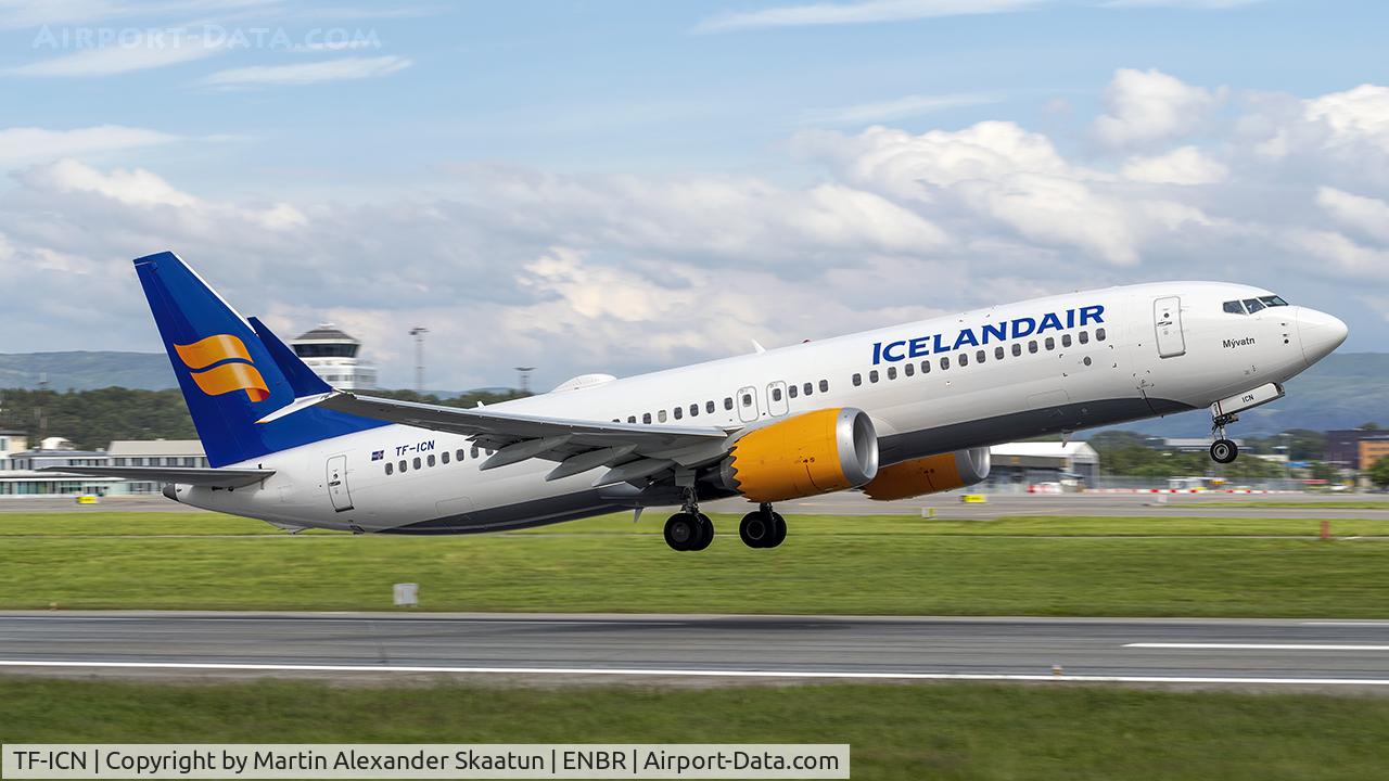 TF-ICN, 2019 Boeing 737-8 MAX C/N 44356, T/O rwy. 17.