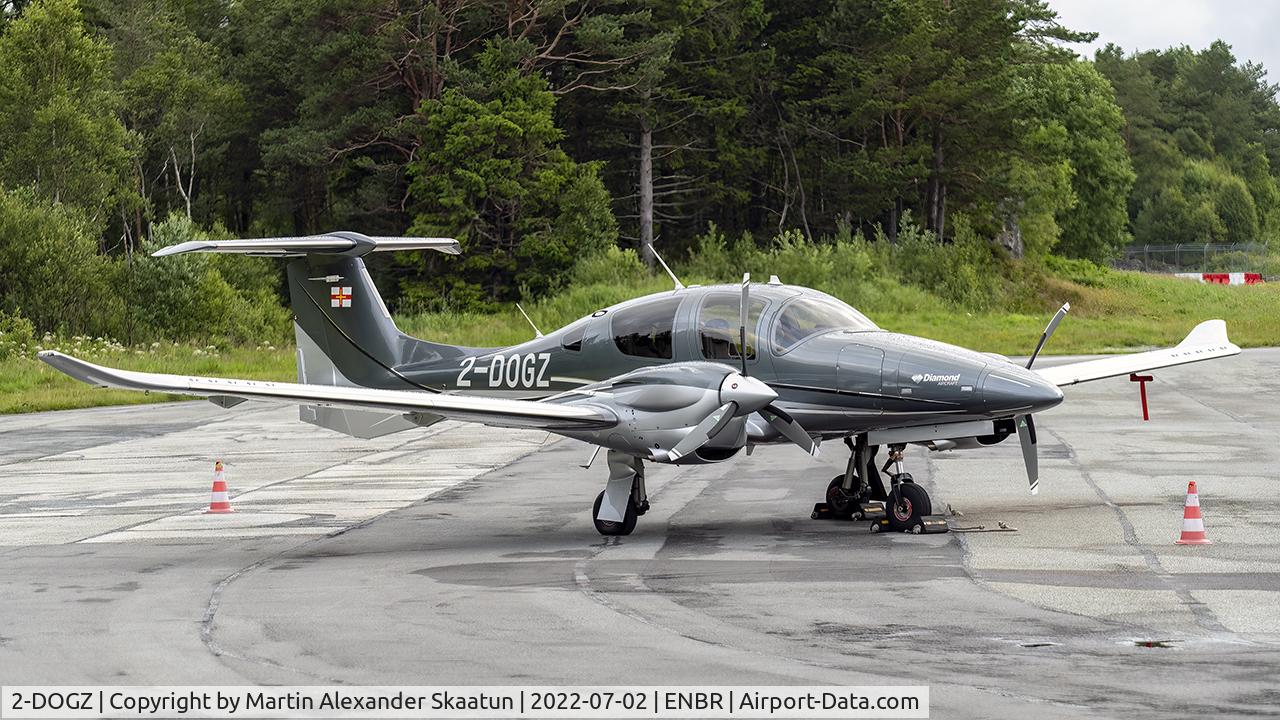 2-DOGZ, 2019 Diamond Twin Star 62 C/N 62.122, Parked.