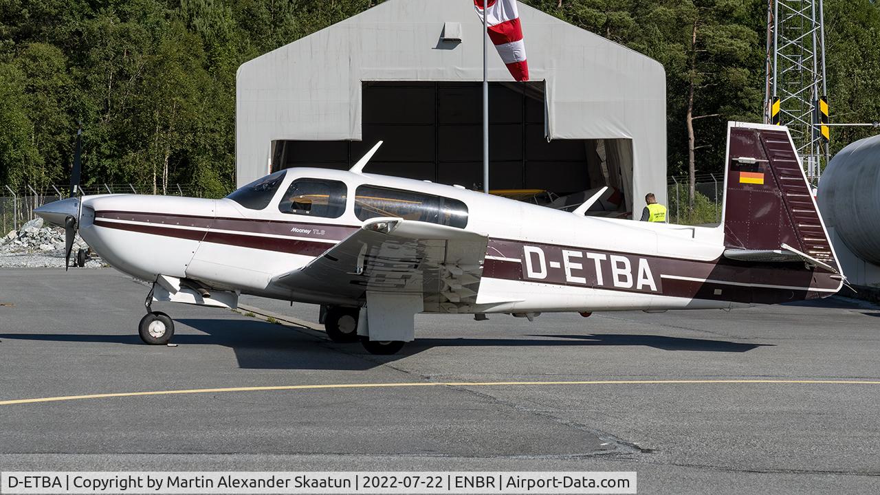 D-ETBA, Mooney M20M TLS Bravo C/N 44787, Waiting for fuel.