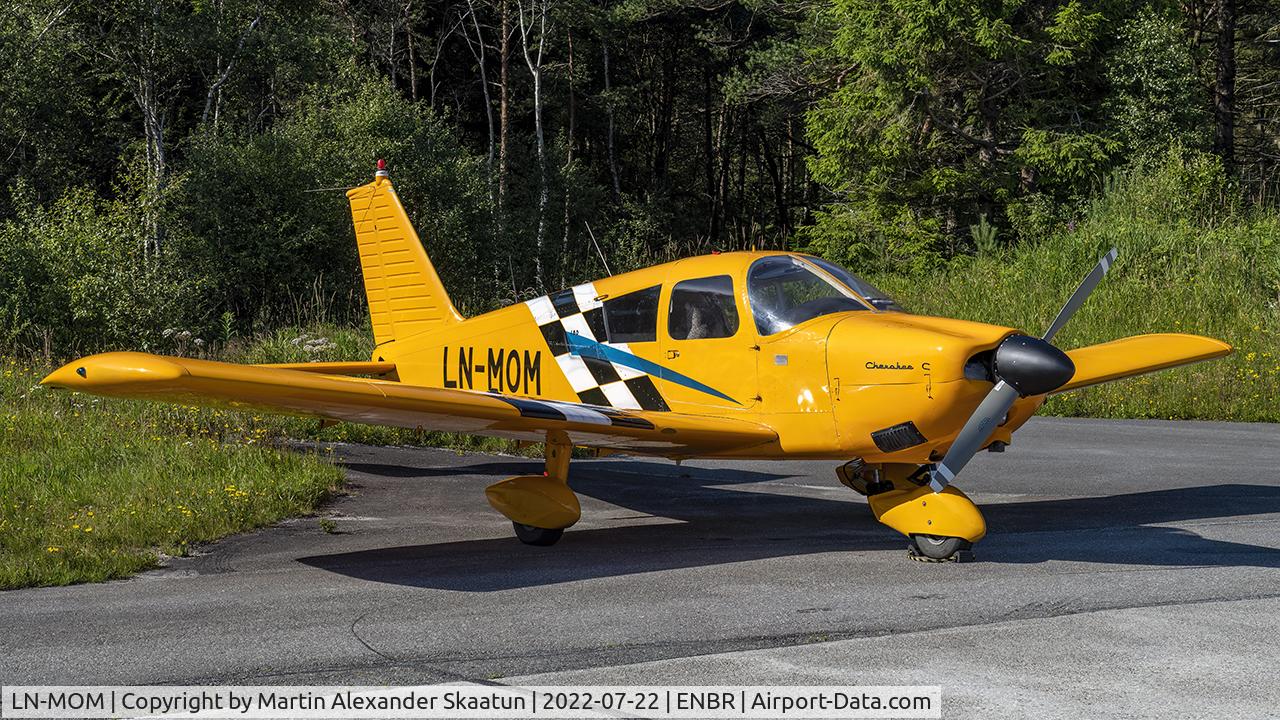 LN-MOM, 1967 Piper Cherokee 180 C/N 28-3981, Parked.