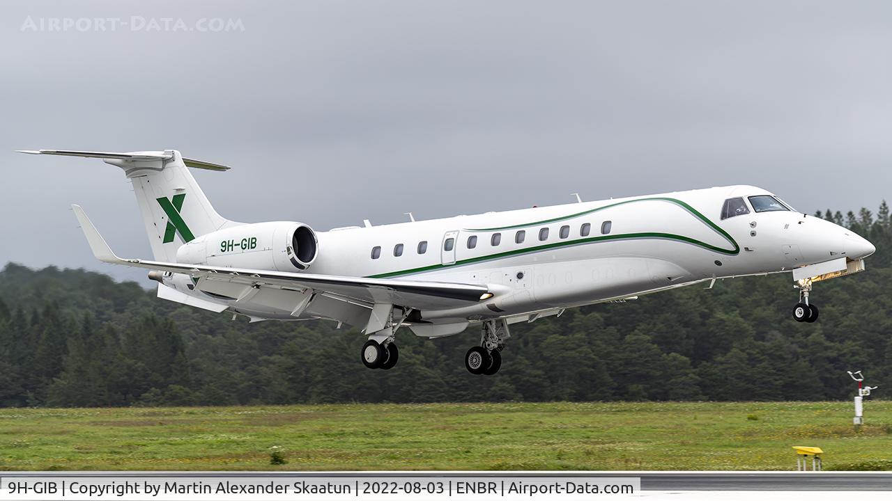 9H-GIB, 2014 Embraer EMB-135BJ Legacy 650 C/N 14501209, Landing rwy. 17.