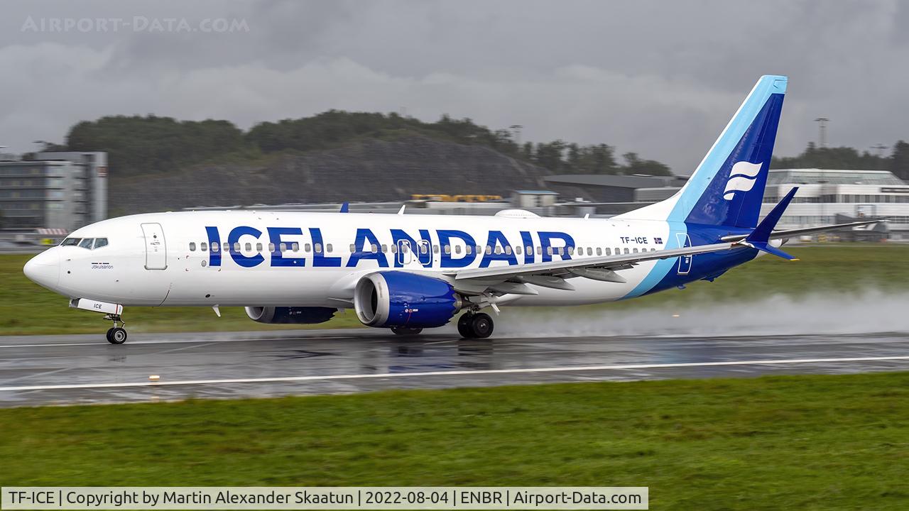 TF-ICE, 2018 Boeing 737-8 MAX C/N 44353, Takeoff rwy. 35.