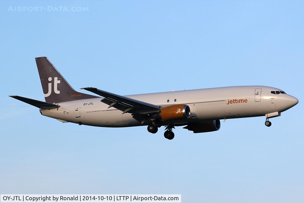 OY-JTL, 1990 Boeing 737-42C C/N 24231, at lis
