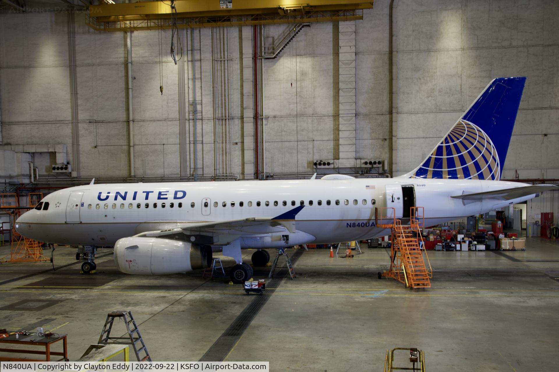 N840UA, 2001 Airbus A319-131 C/N 1522, SFO 2022.
