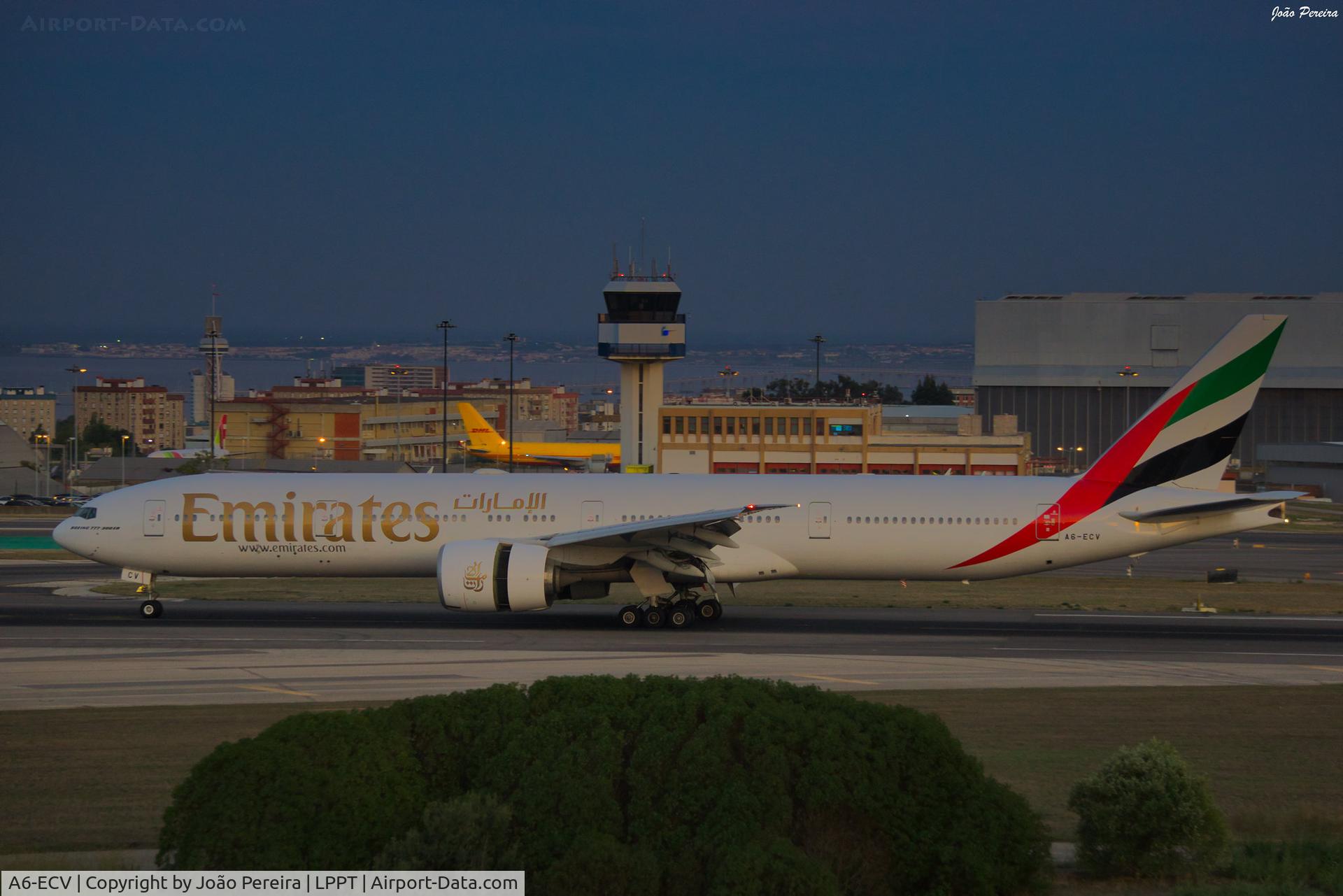 A6-ECV, 2009 Boeing 777-31H/ER C/N 35594, Emirates B773 at LPPT