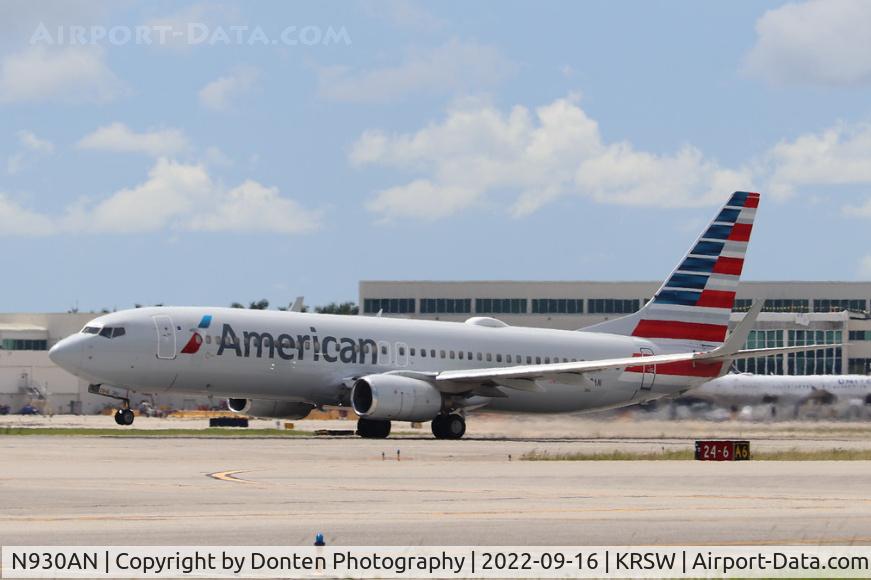 N930AN, 2000 Boeing 737-823 C/N 29529, American Flight 1935 departs Runway 6 at Southwest Florida International Airport enroute to Charlotte-Douglas International Airport