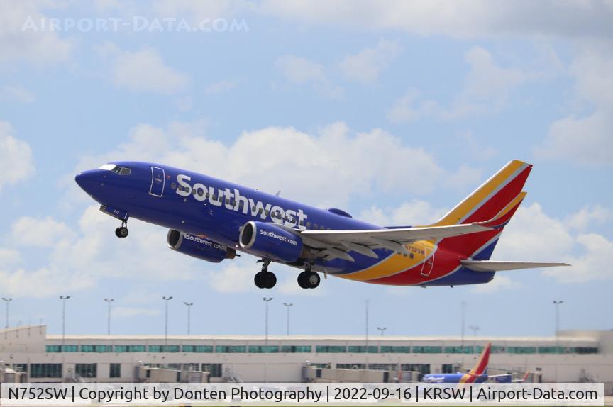 N752SW, 1999 Boeing 737-7H4 C/N 29804, Southwest Flight 1724 departs Runway 6 at Southwest Florida International Airport enroute to Nashville International Airport