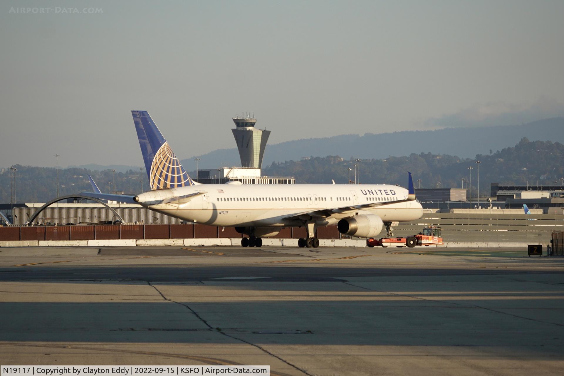 N19117, 1996 Boeing 757-224 C/N 27559, SFO 2022.