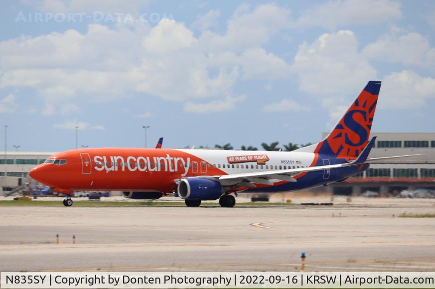 N835SY, 2011 Boeing 737-8KN C/N 40250, Sun Country Flight 384 arrives on Runway 6 at Southwest Florida International Airport following Minneapolis-St Paul International Ai