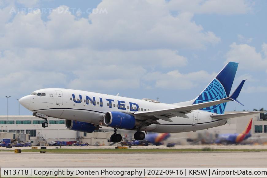 N13718, 1999 Boeing 737-724 C/N 28937, United Flight 395 departs Runway 6 at Southwest Florida International Airport enroute to Newark-Liberty International Airport