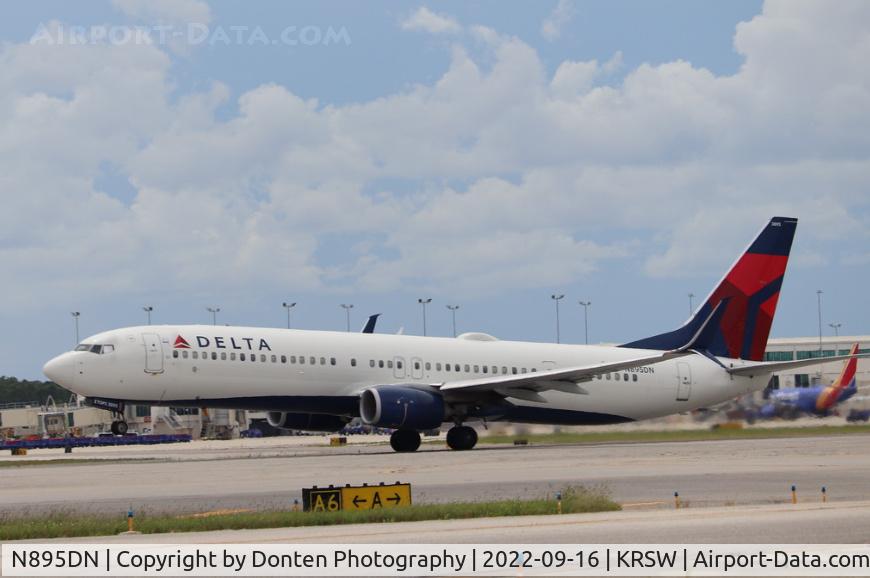 N895DN, 2018 Boeing 737-932 C/N 32003, Delta Flight 2489 departs Runway 6 at Southwest Florida International Airport enroute to Detroit Metro Airport