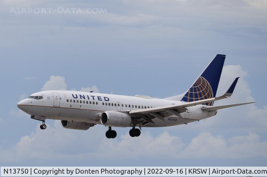 N13750, 1999 Boeing 737-724 C/N 28941, United Flight 1884 arrives on Runway 6 at Southwest Florida International Airport following flight from Newark-Liberty International Airport