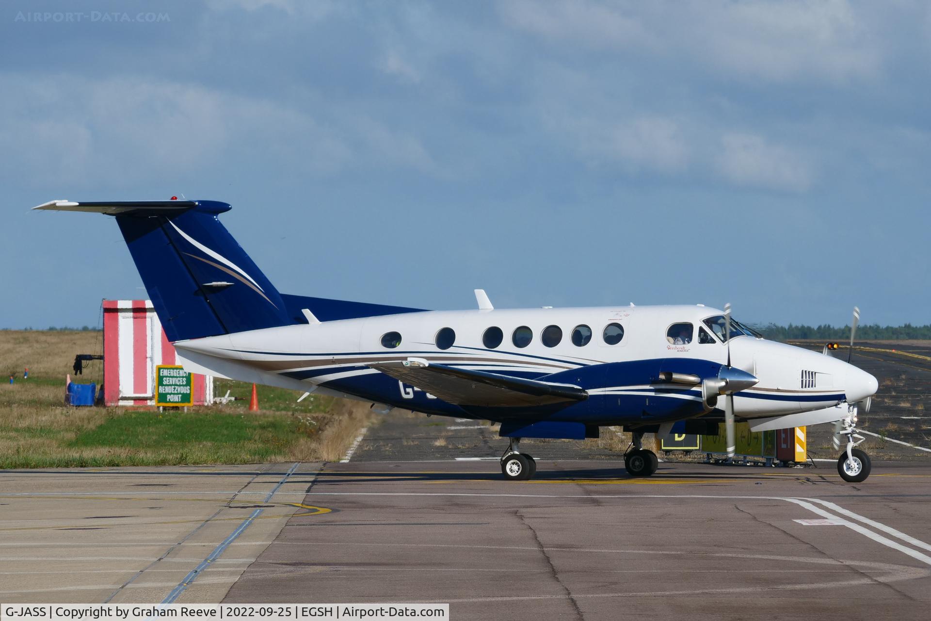 G-JASS, 1981 Beechcraft B200 Super King Air C/N BB-983, Departing from Norwich.