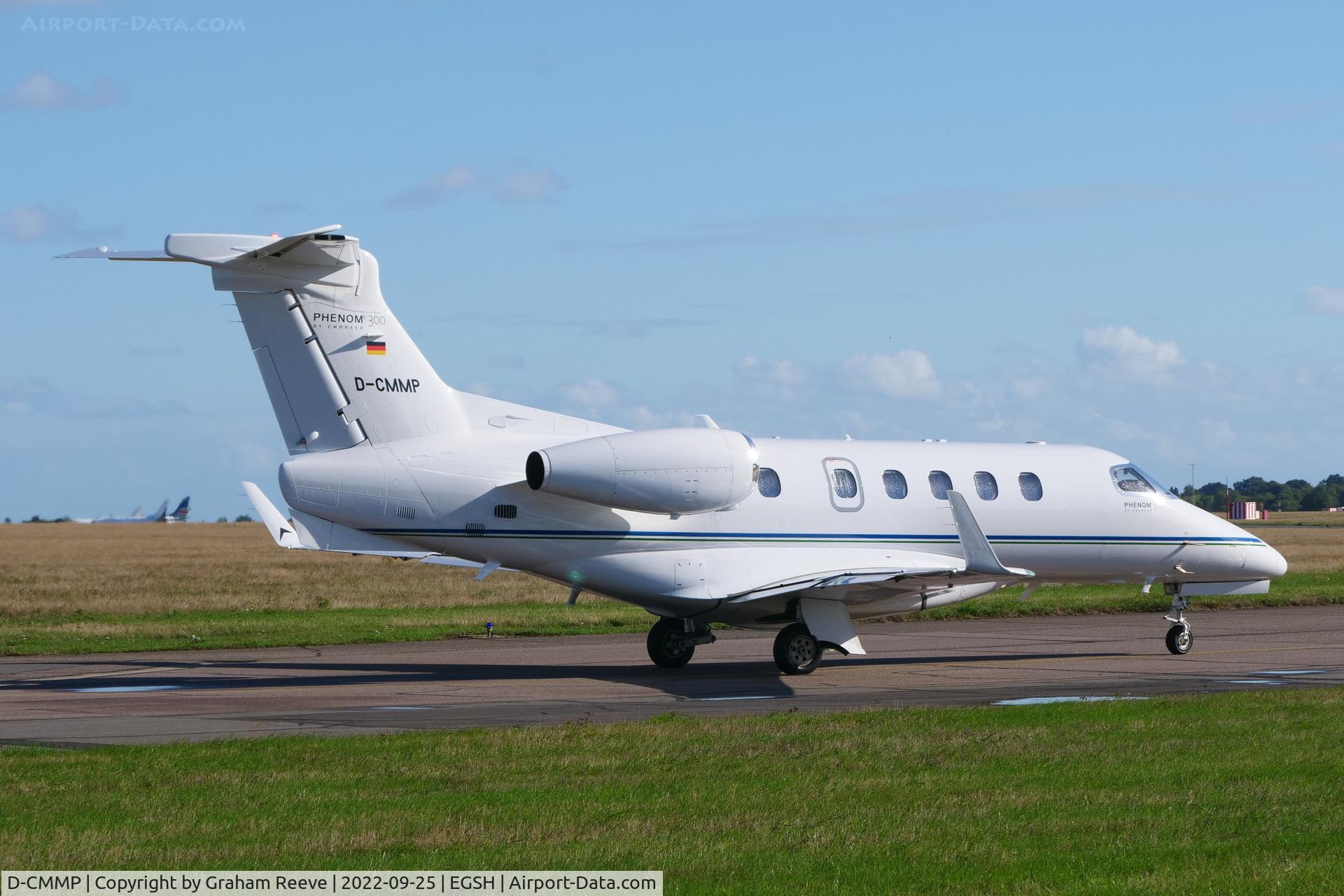 D-CMMP, 2016 Embraer EMB-505 Phenom 300 C/N 50500360, Departing from Norwich.