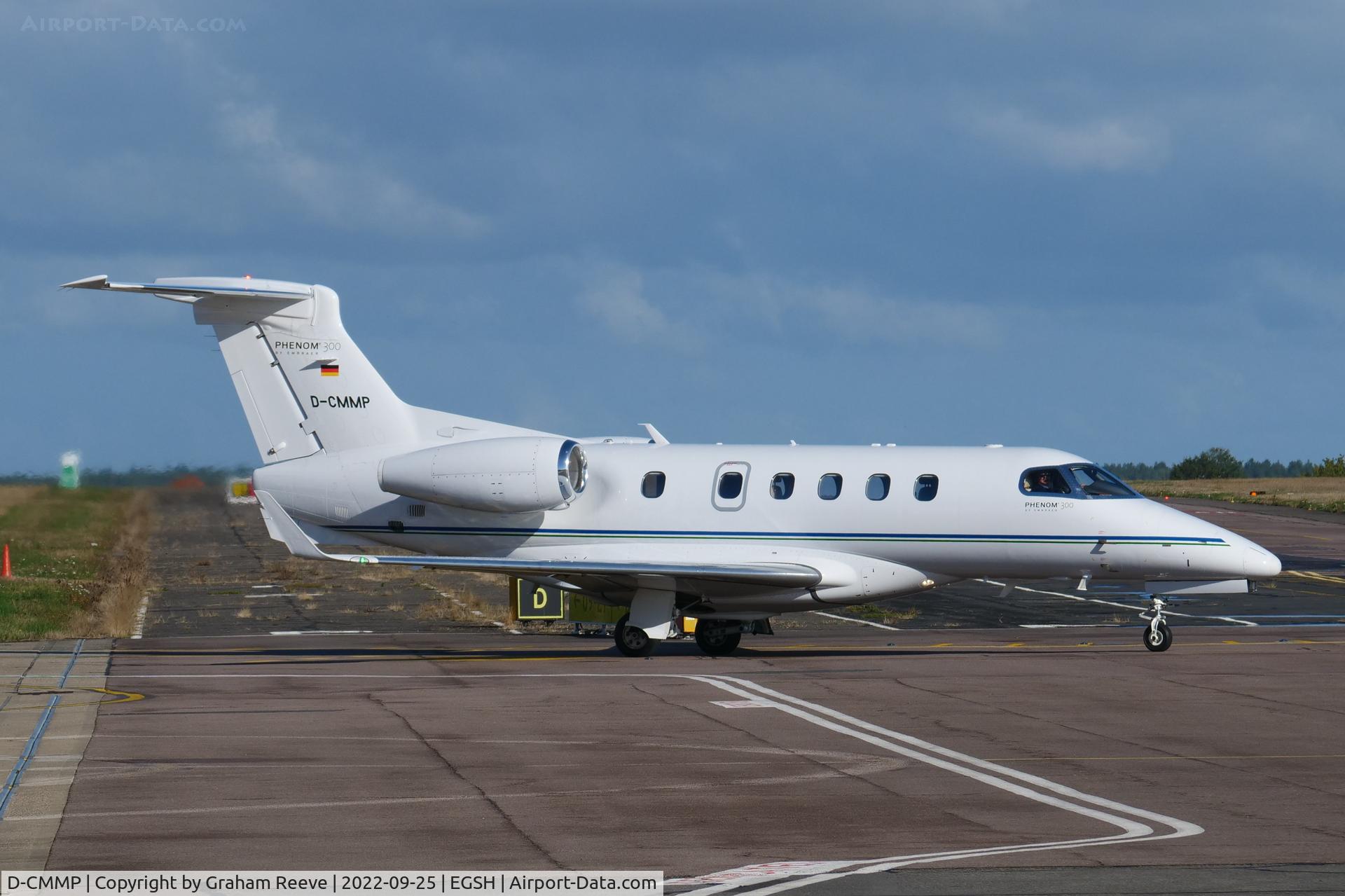 D-CMMP, 2016 Embraer EMB-505 Phenom 300 C/N 50500360, Departing from Norwich.