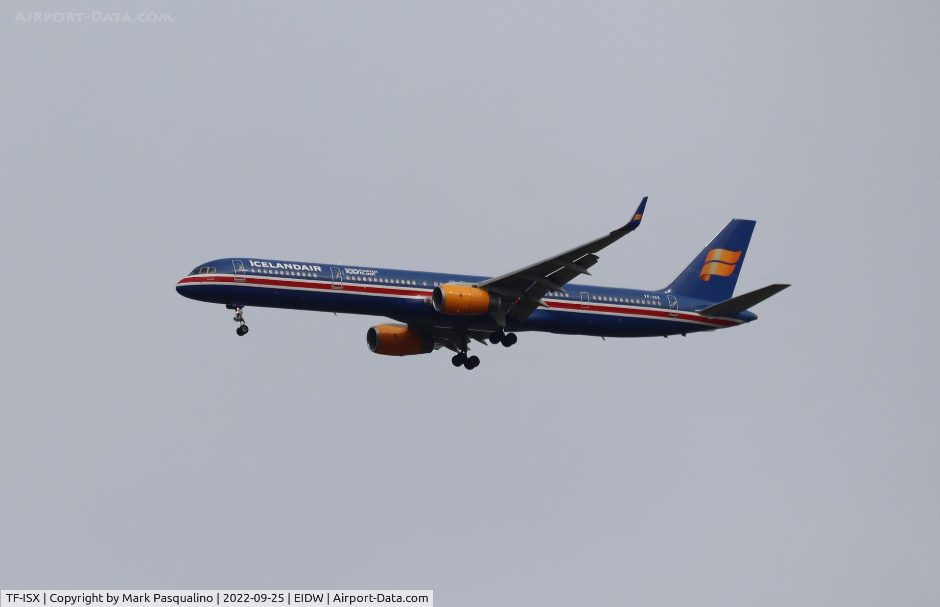TF-ISX, 2000 Boeing 757-3E7 C/N 30179, Boeing 757-3E7