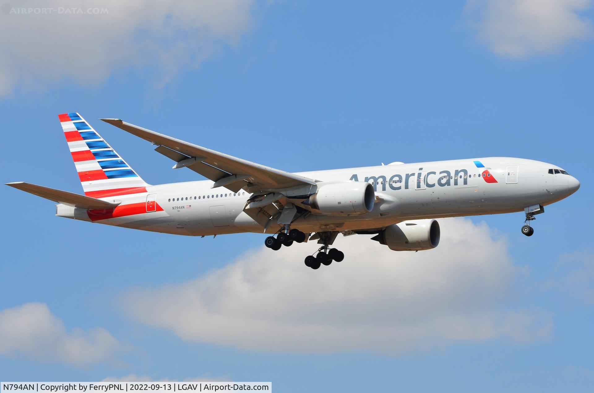 N794AN, 2000 Boeing 777-223 C/N 30256, American B772 arriving in ATH