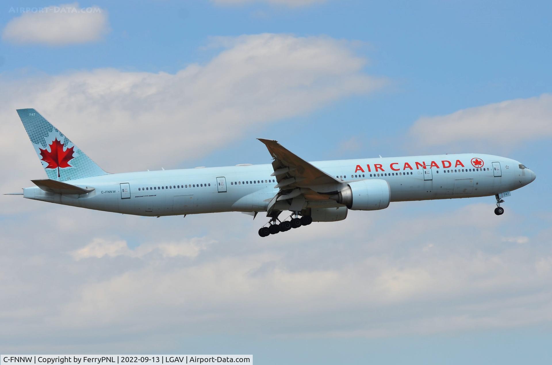 C-FNNW, 2014 Boeing 777-333/ER C/N 43250, Air Canada B773 landing