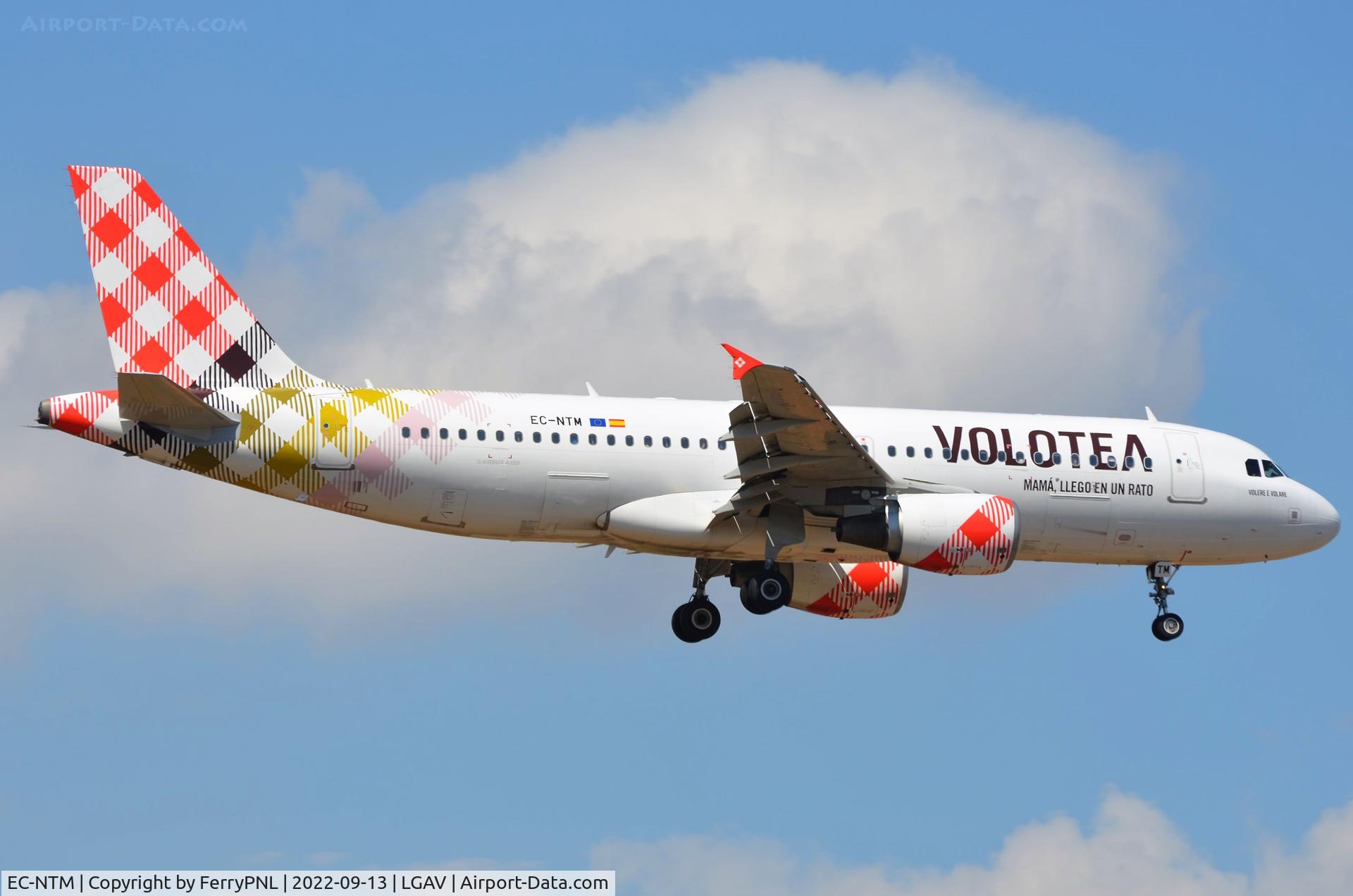 EC-NTM, 2009 Airbus A320-216 C/N 3906, Volotea A320 landing in ATH