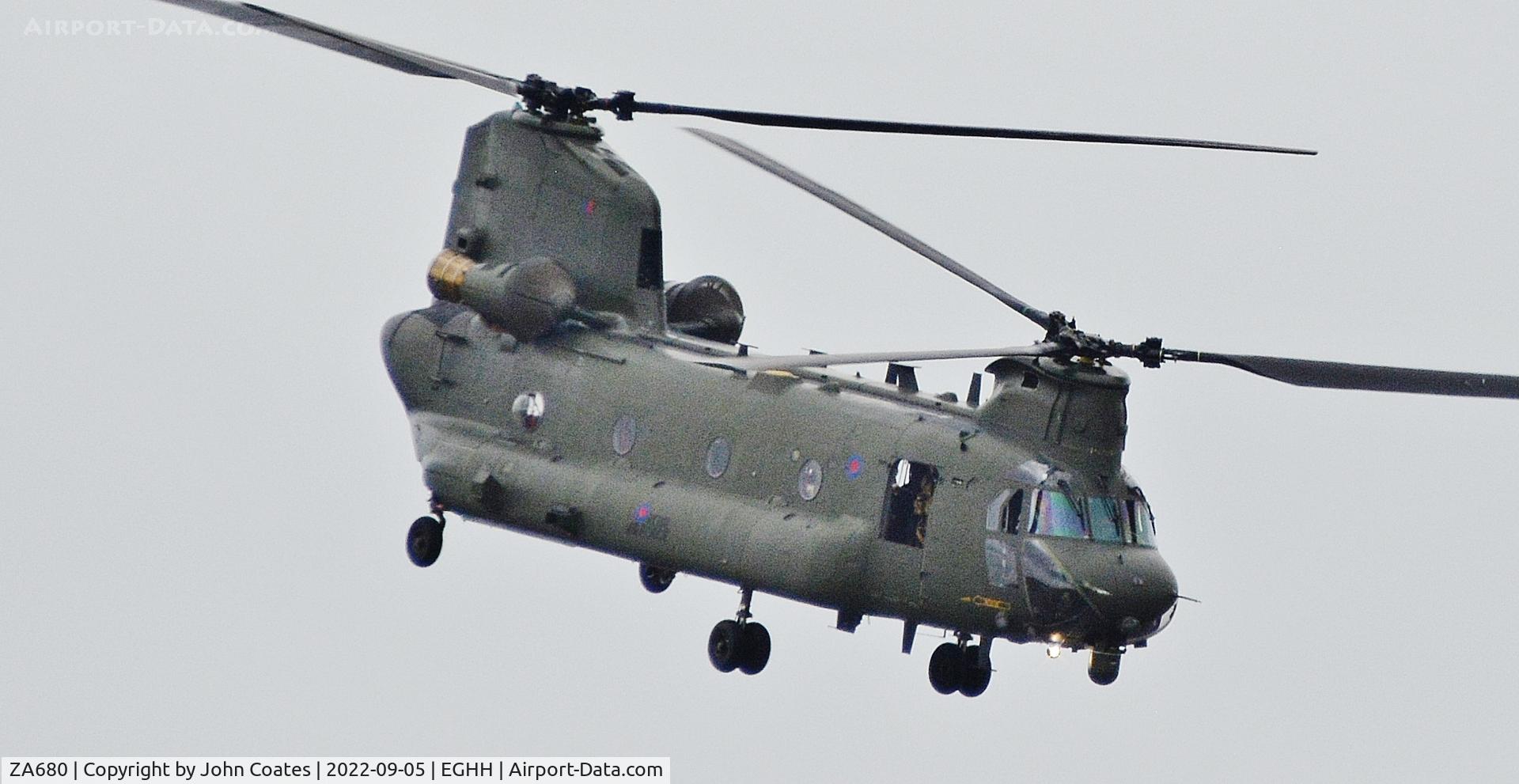 ZA680, Boeing Vertol Chinook HC.2 C/N M/A011/B-828/M7024, Lifting off 26