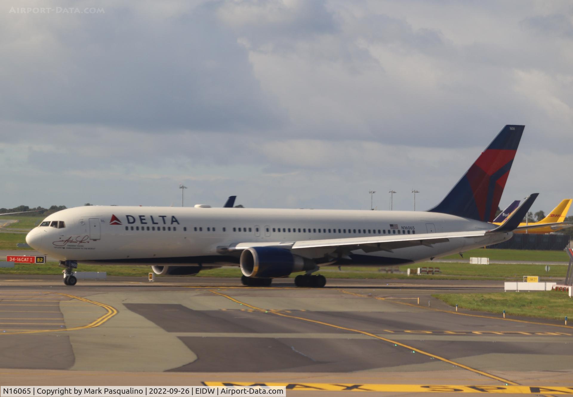 N16065, 1999 Boeing 767-332 C/N 30199, Boeing 767-332