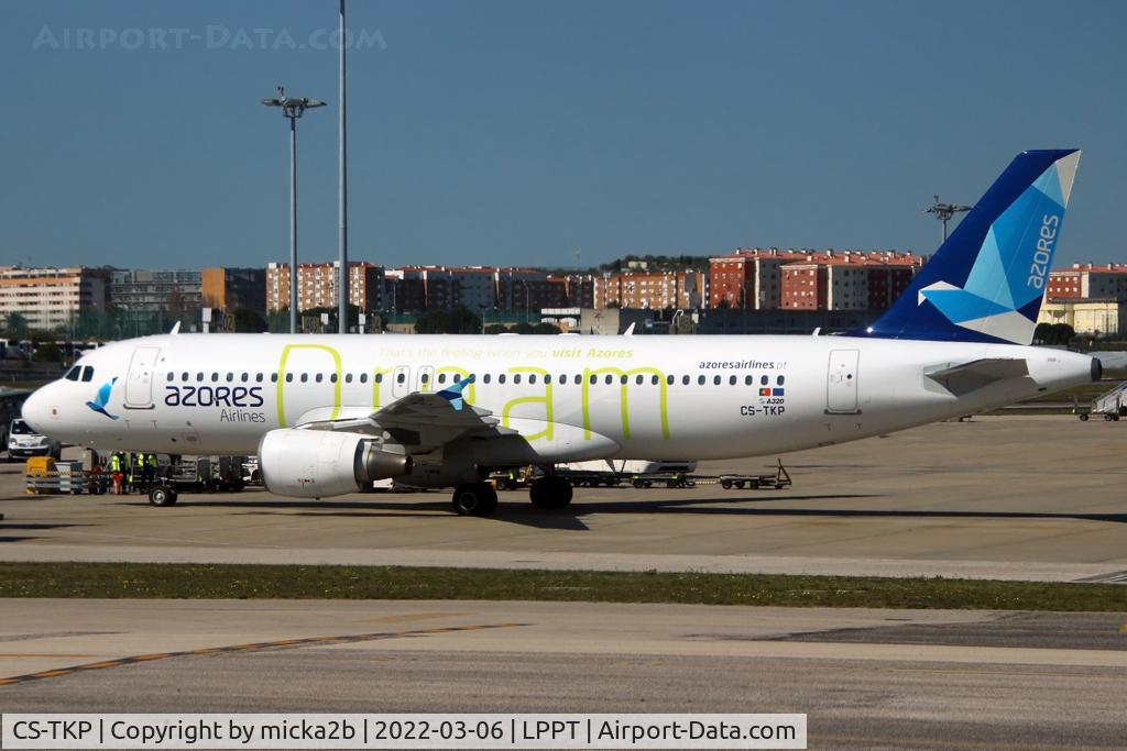 CS-TKP, 2003 Airbus A320-214 C/N 2011, Parked