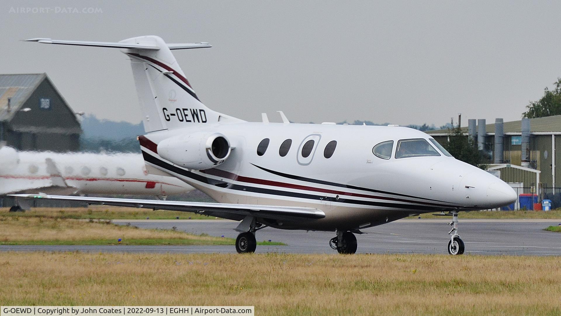 G-OEWD, 2005 Beech 390 Premier I C/N RB-126, Taxiing to depart