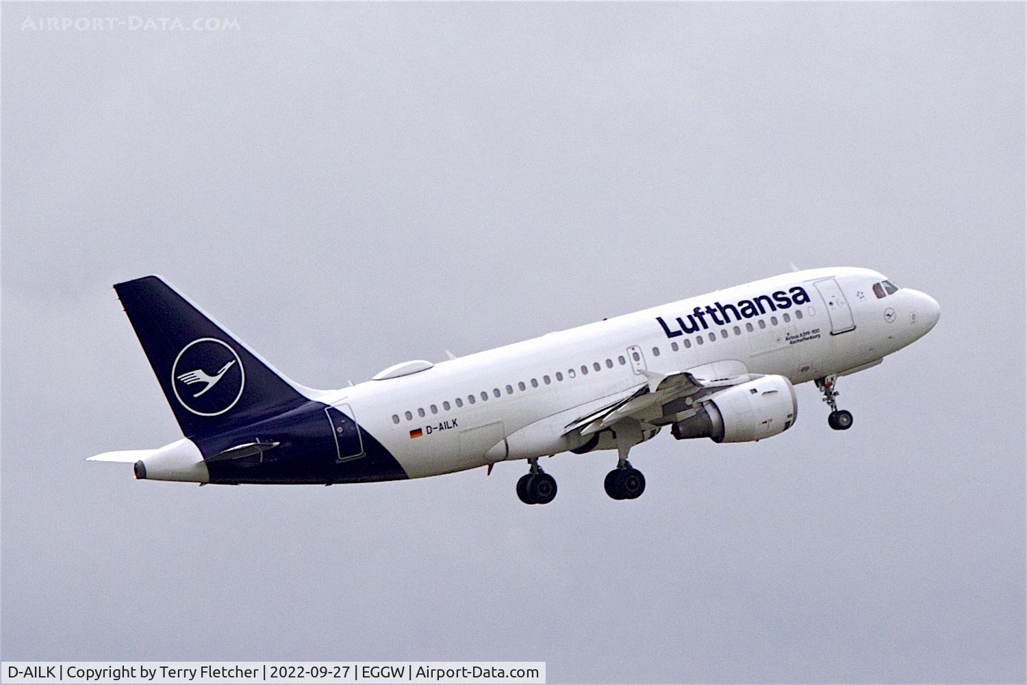 D-AILK, 1997 Airbus A319-114 C/N 679, At Luton with the National Football team of Germany