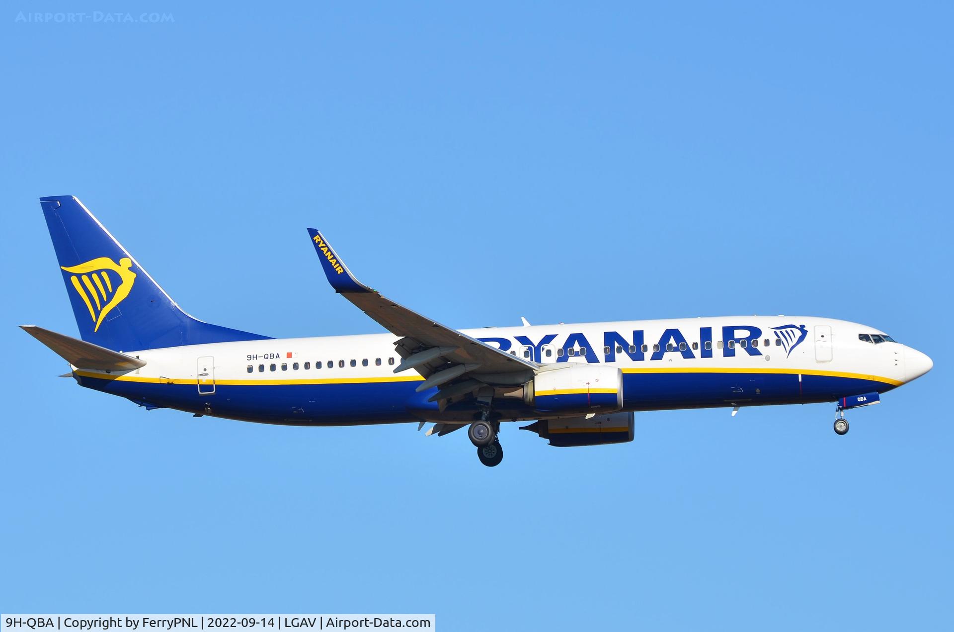 9H-QBA, 2017 Boeing 737-800 C/N 44802, Ryanair B738 landing