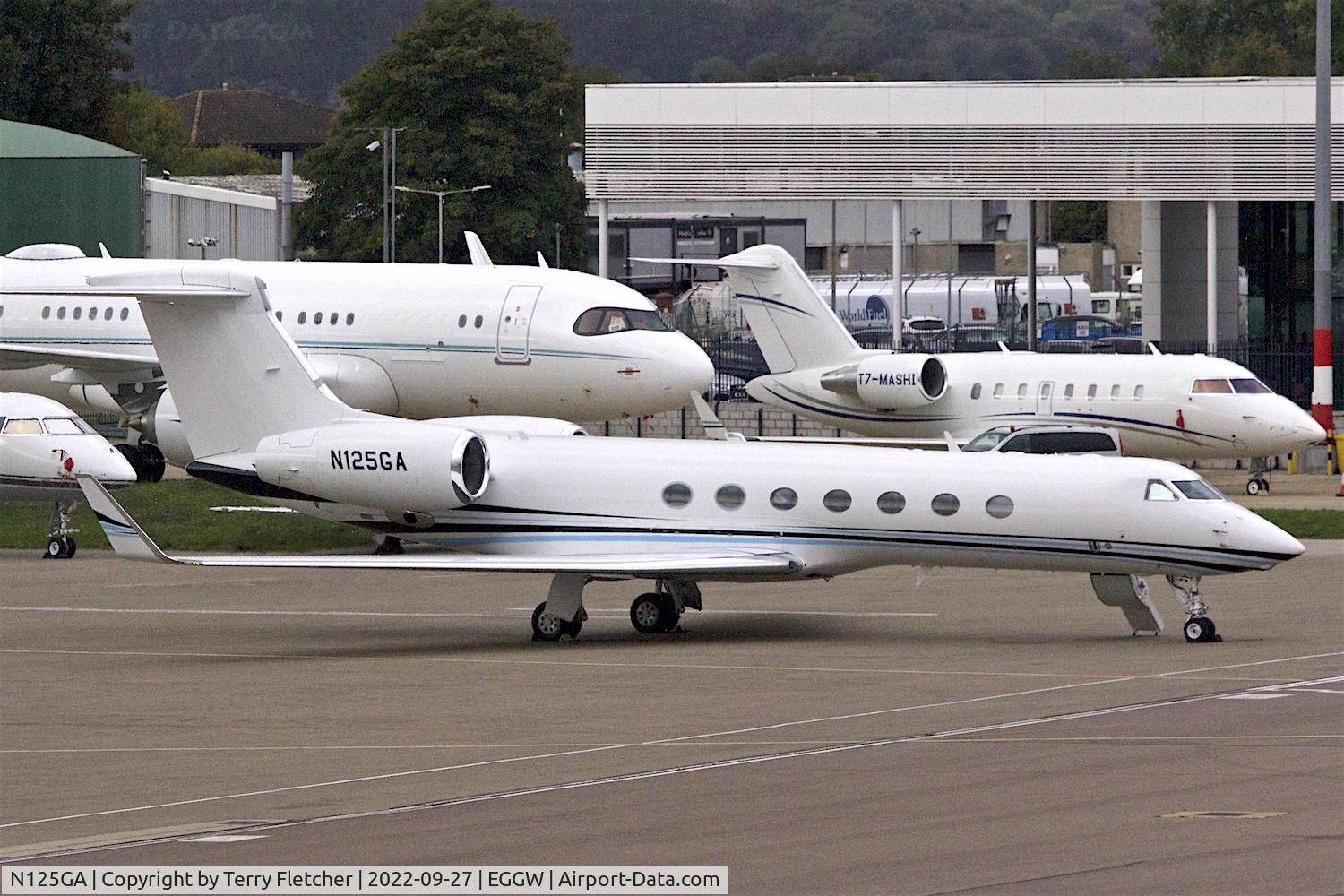 N125GA, 2003 Gulfstream Aerospace GV-SP (G550) C/N 5025, At Luton
