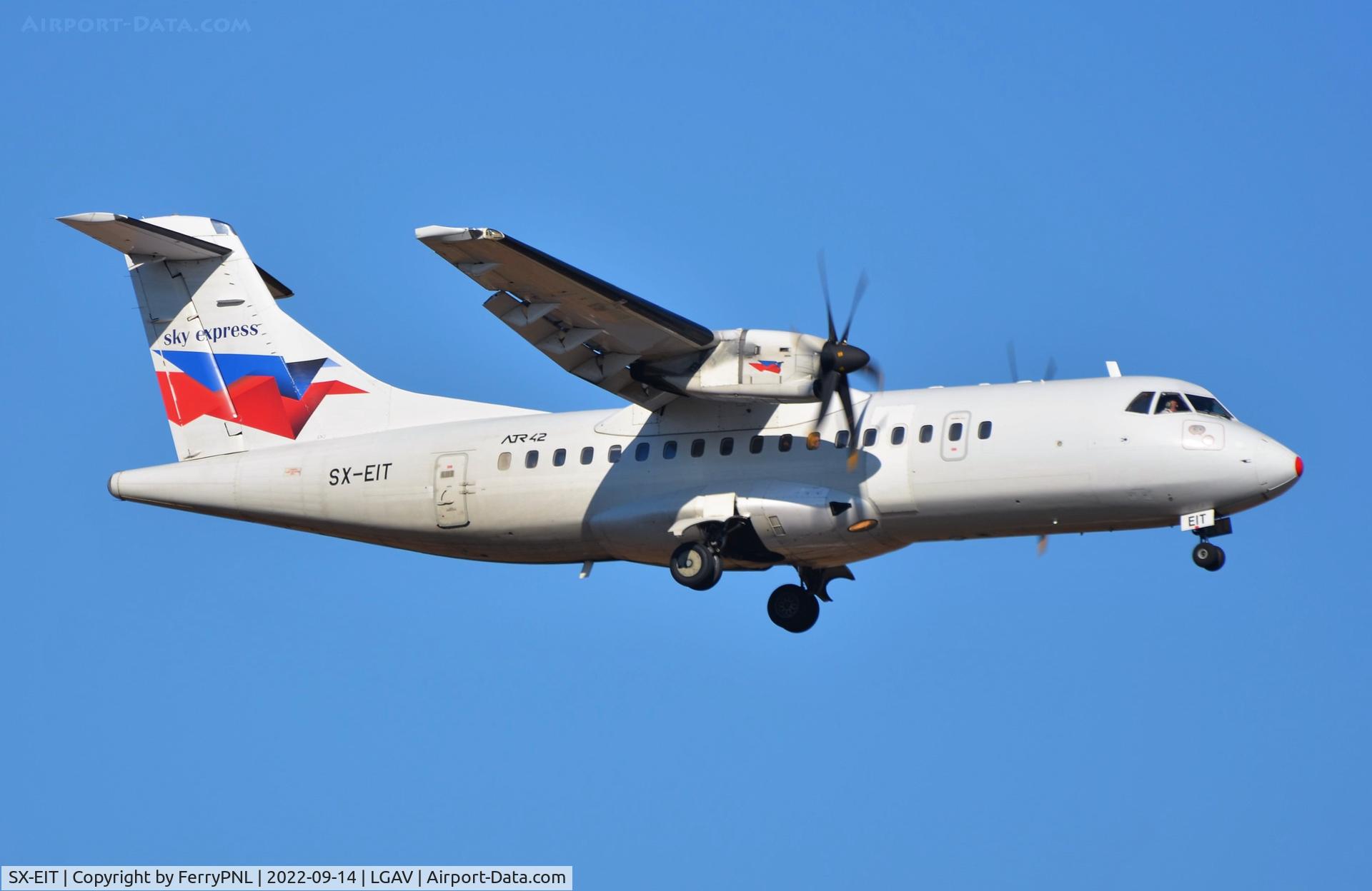 SX-EIT, 1996 ATR 42-500 C/N 530, ATR42 8 landing