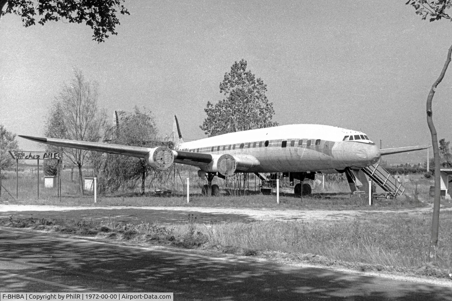 F-BHBA, 1955 Lockheed L-1049G Super Constellation C/N 4620, 1955 built and derelict by a French roadside c1972
