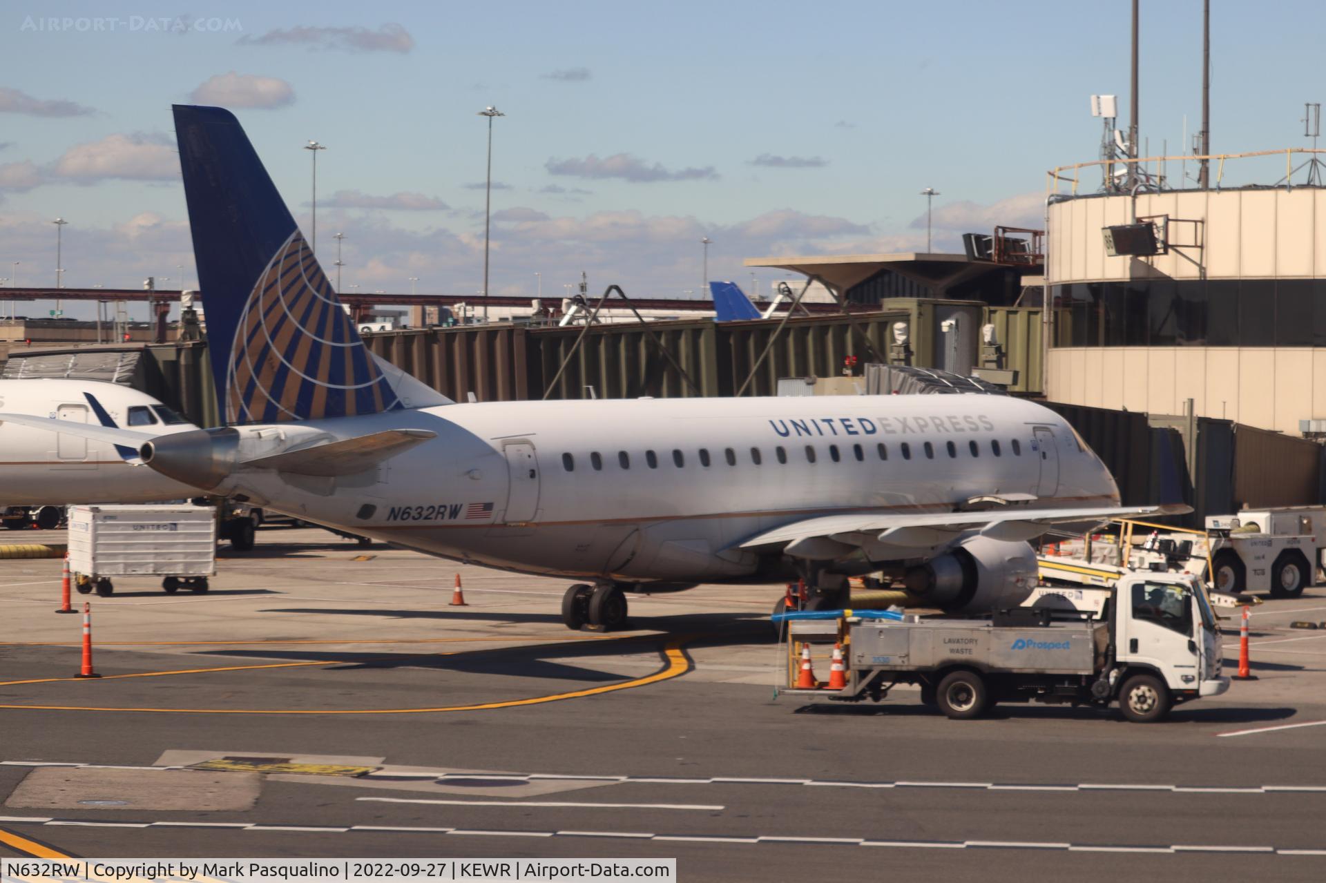 N632RW, 2004 Embraer 170SE (ERJ-170-100SE) C/N 17000050, ERJ-170-100SE