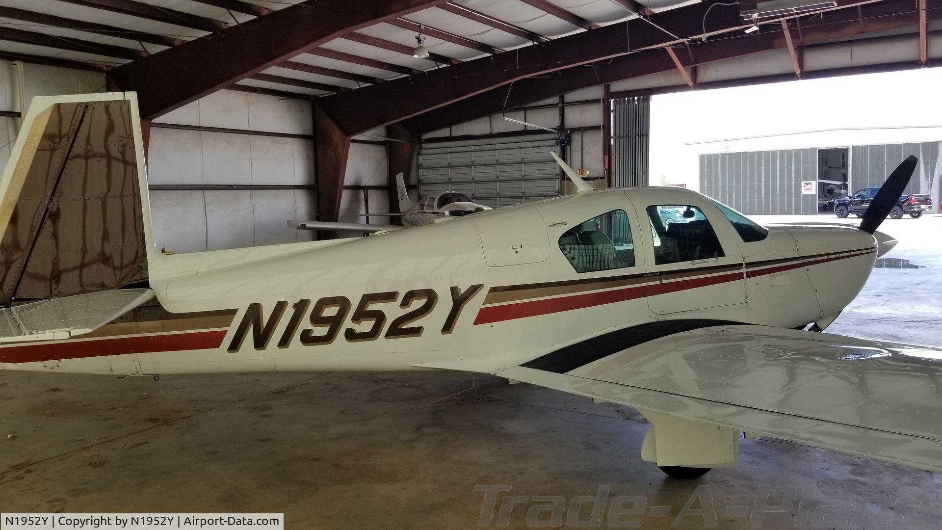 N1952Y, 1964 Mooney M20E C/N 259, 1964 Mooney M20E