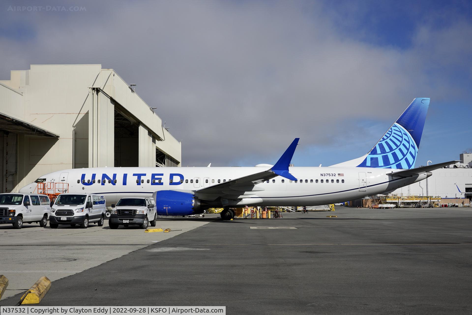 N37532, 2022 Boeing 737-9 MAX C/N 64453, SFO 2022.