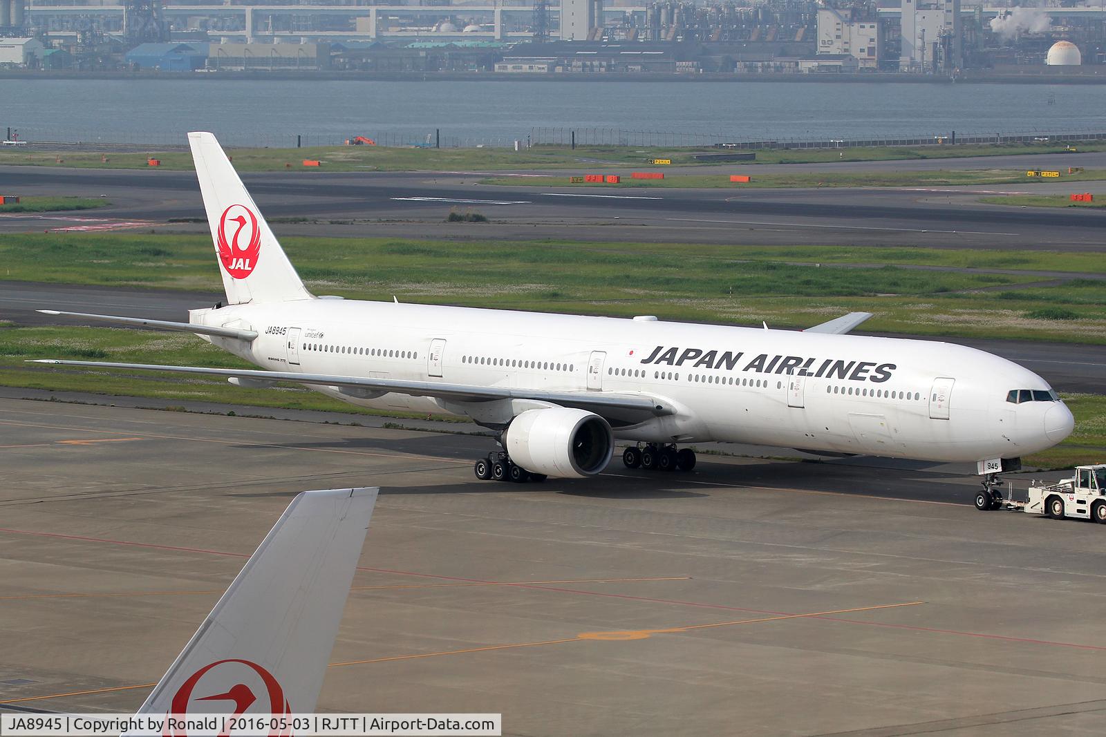 JA8945, 1999 Boeing 777-346 C/N 28397, at hnd
