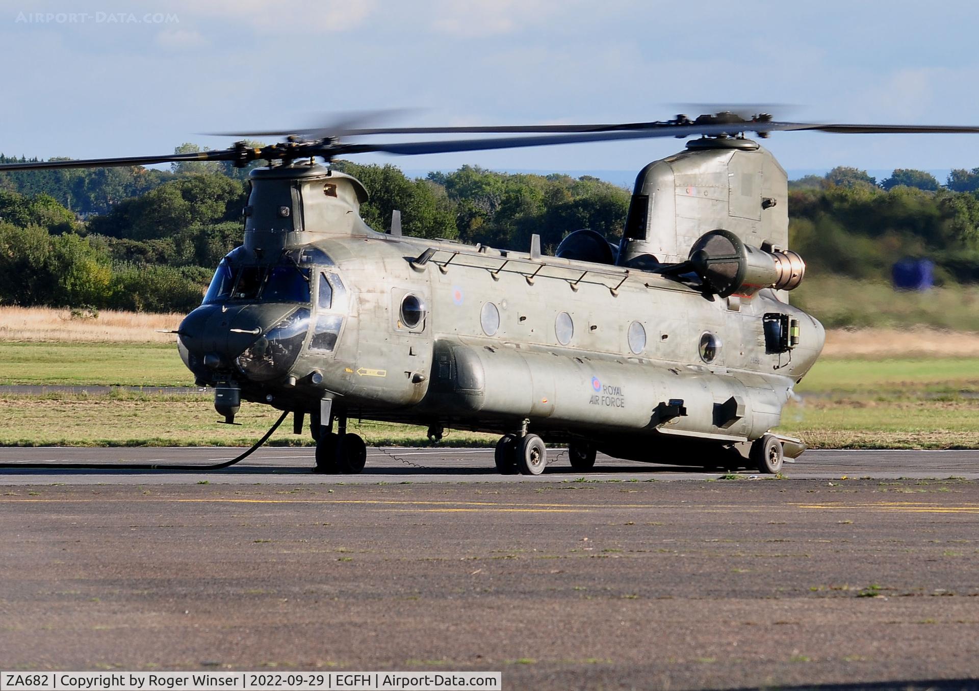 ZA682, Boeing Vertol Chinook HC.2 C/N M/A013/B-831/M7008, RAF Chinook HC.6A taking on fuel.