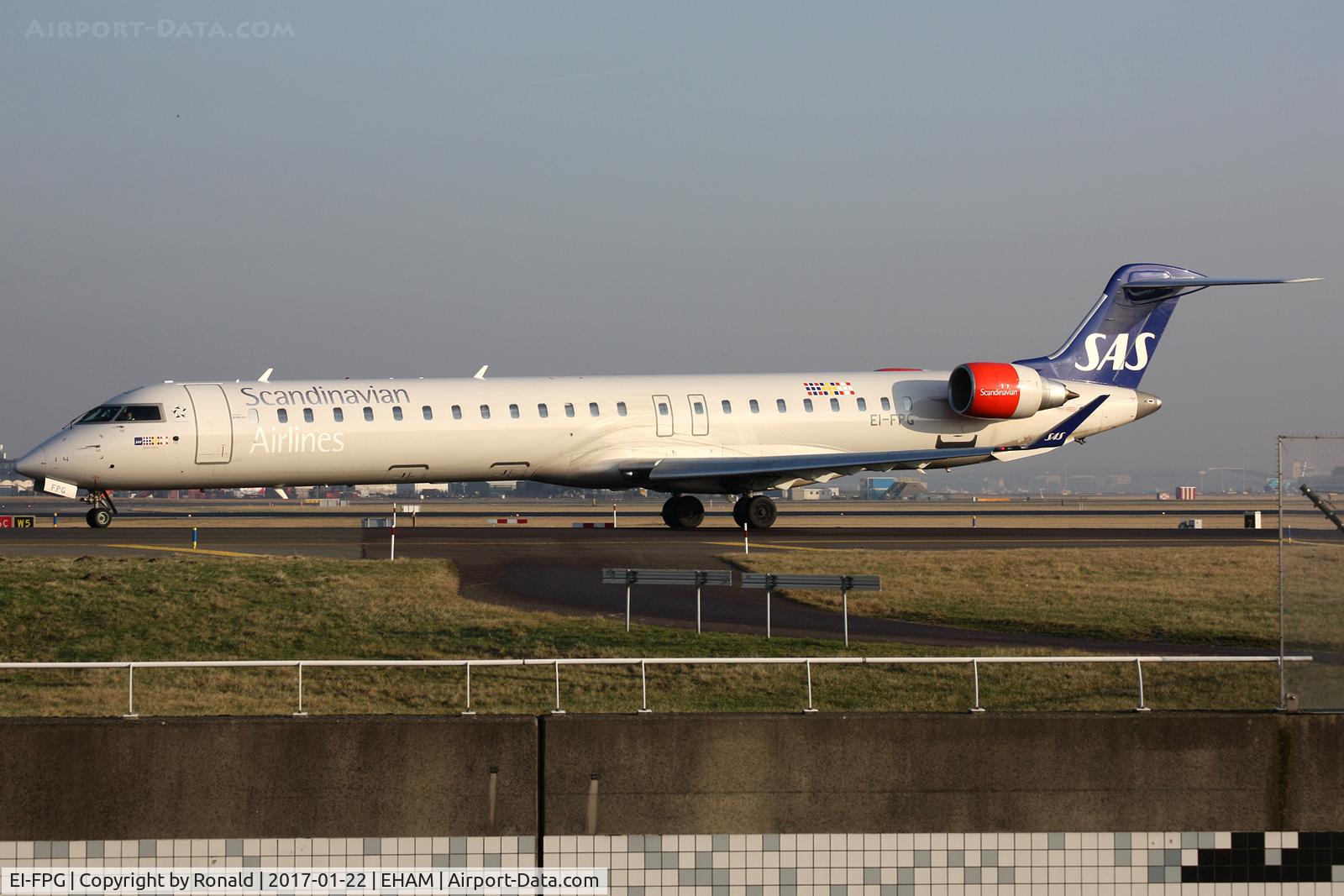EI-FPG, 2016 Bombardier CRJ-900LR (CL-600-2D24) C/N 15406, at spl