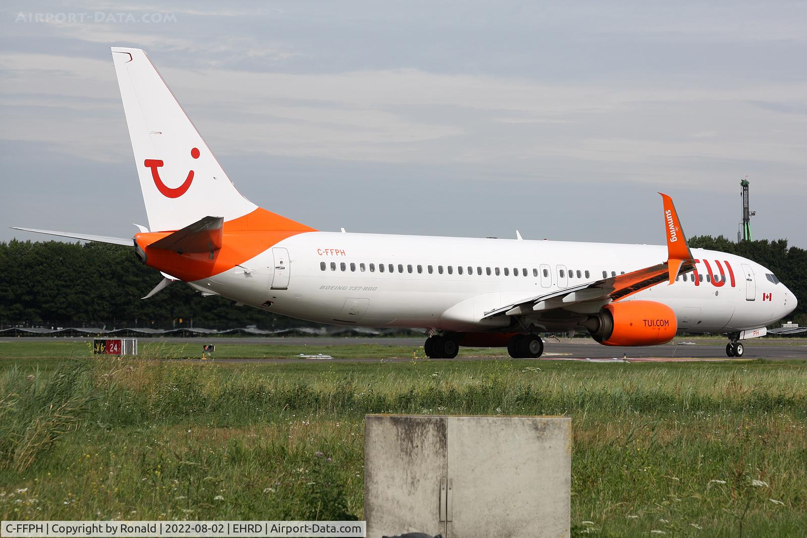 C-FFPH, 2014 Boeing 737-81D C/N 39440, at 16hoven
