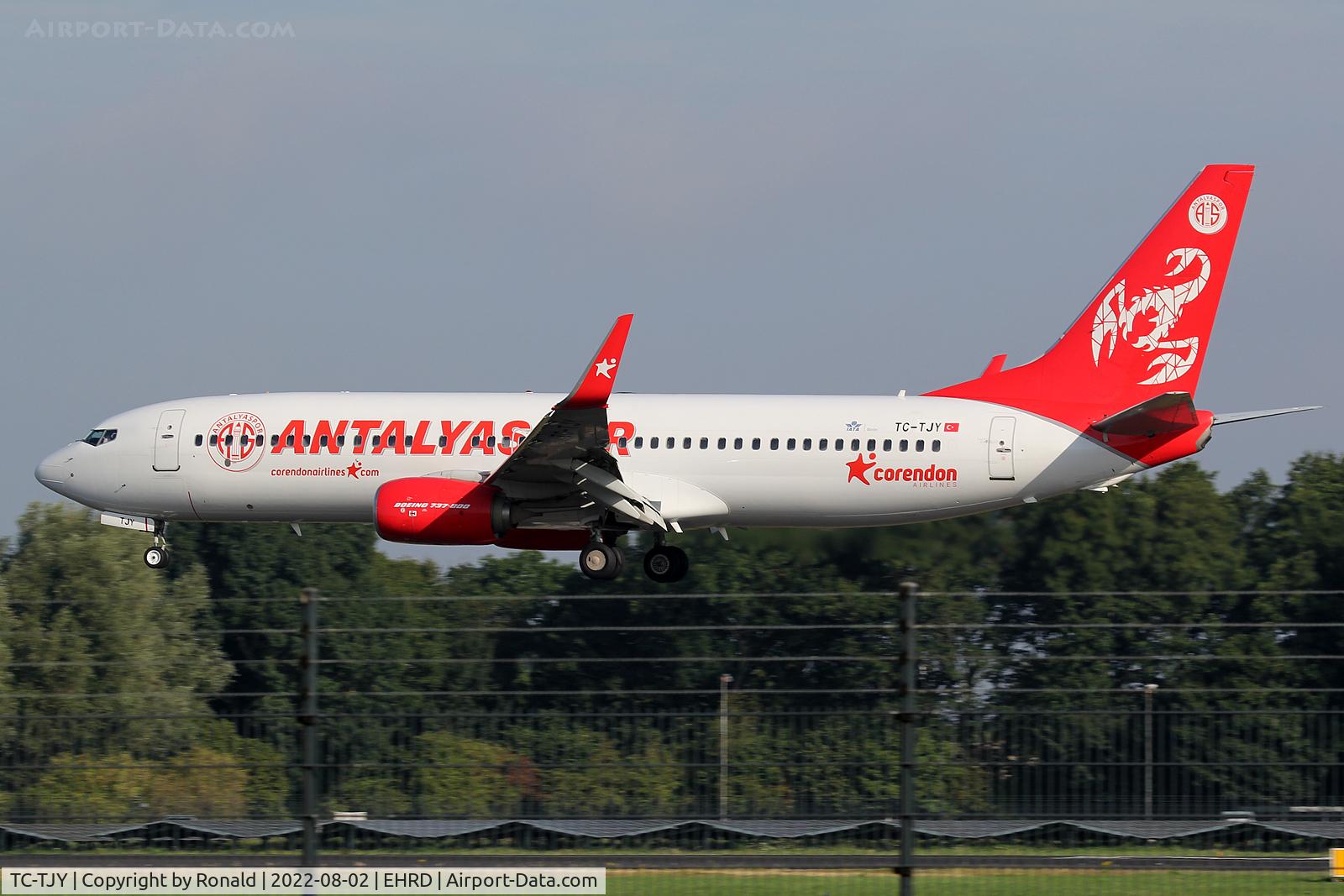TC-TJY, 2011 Boeing 737-8AS C/N 34991, at 16hoven