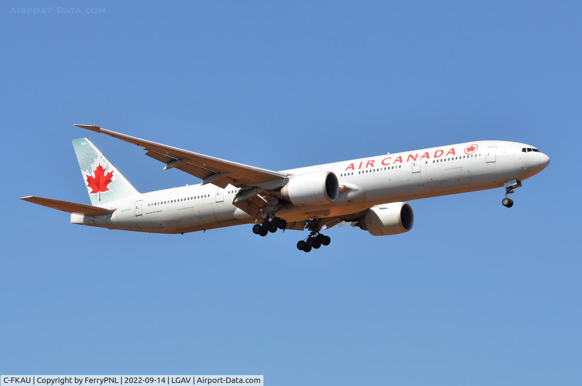 C-FKAU, 2016 Boeing 777-333/ER C/N 62401, Air Canada B773 landing