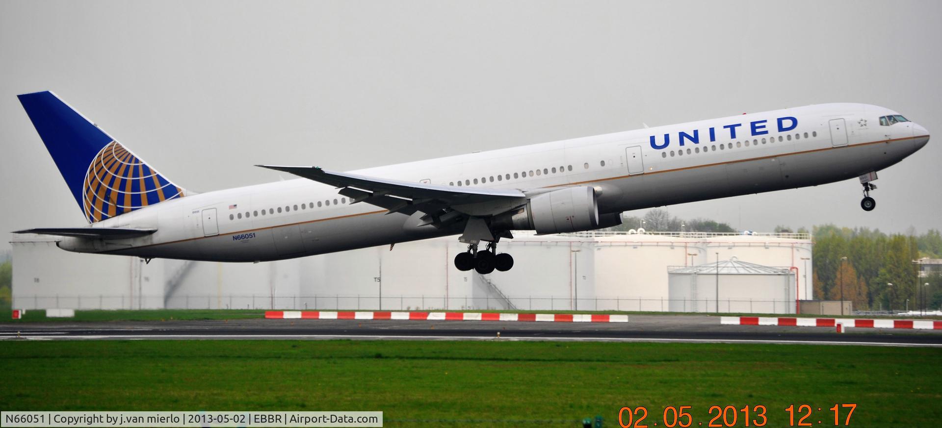 N66051, 2000 Boeing 767-424/ER C/N 29446, T/O BRU 07R