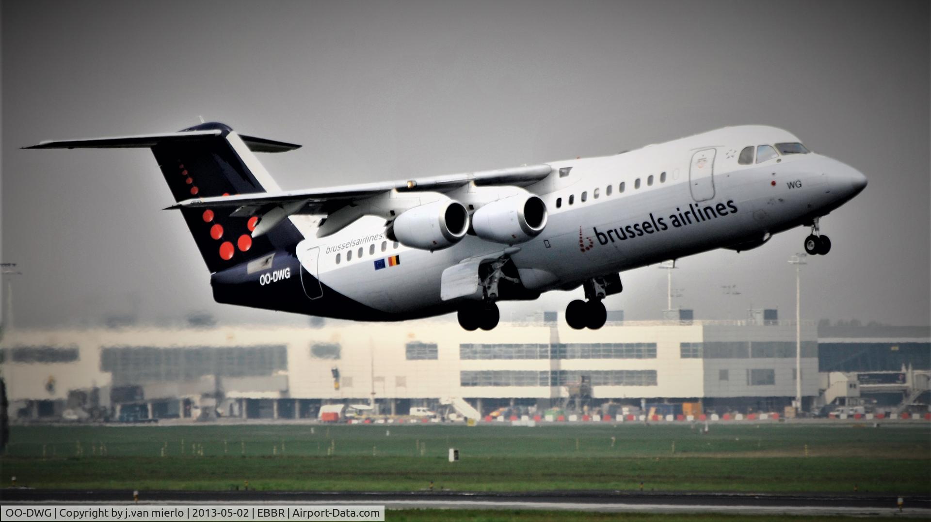OO-DWG, 1998 British Aerospace Avro 146-RJ100 C/N E3336, T/O BRU 07R