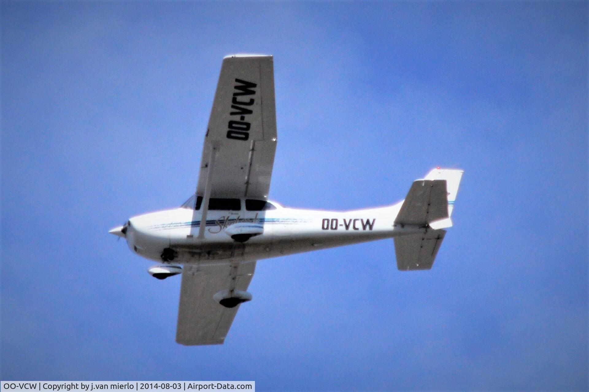 OO-VCW, 1998 Cessna 172R C/N 17280344, Cruising over Ghent