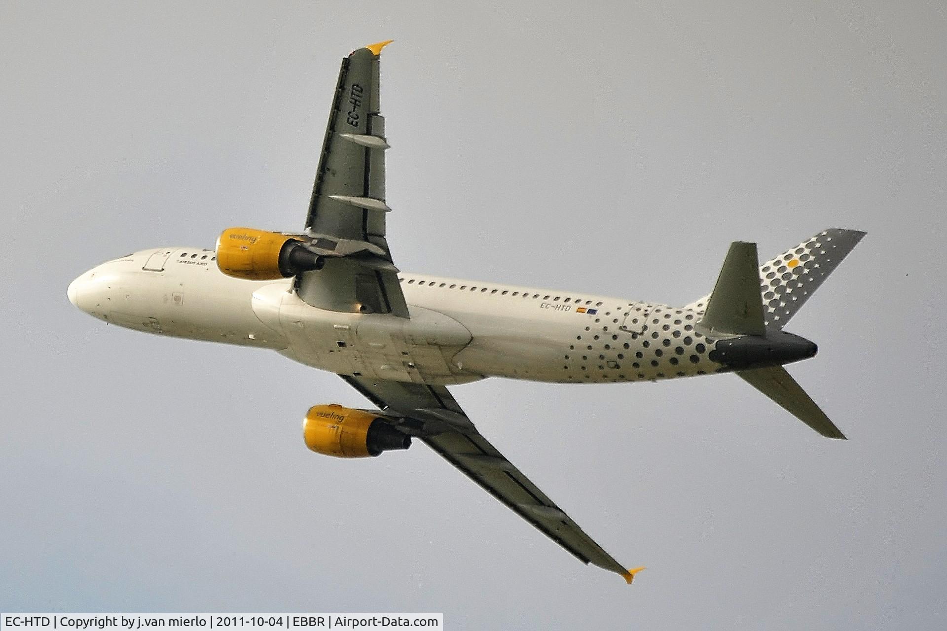 EC-HTD, 2001 Airbus A320-214 C/N 1550, Climbing out of Brussels