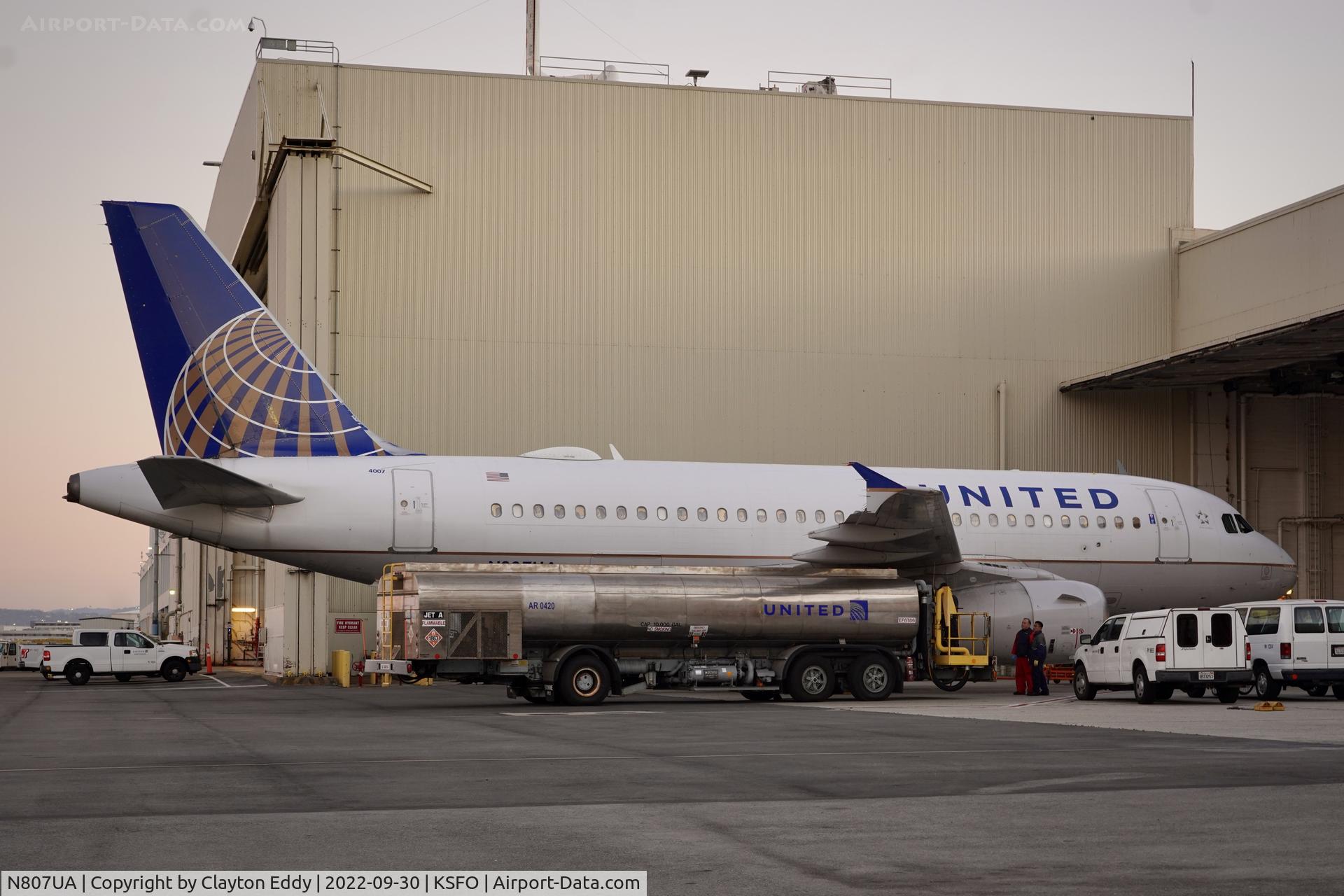 N807UA, 1998 Airbus A319-131 C/N 798, SFO 2022.