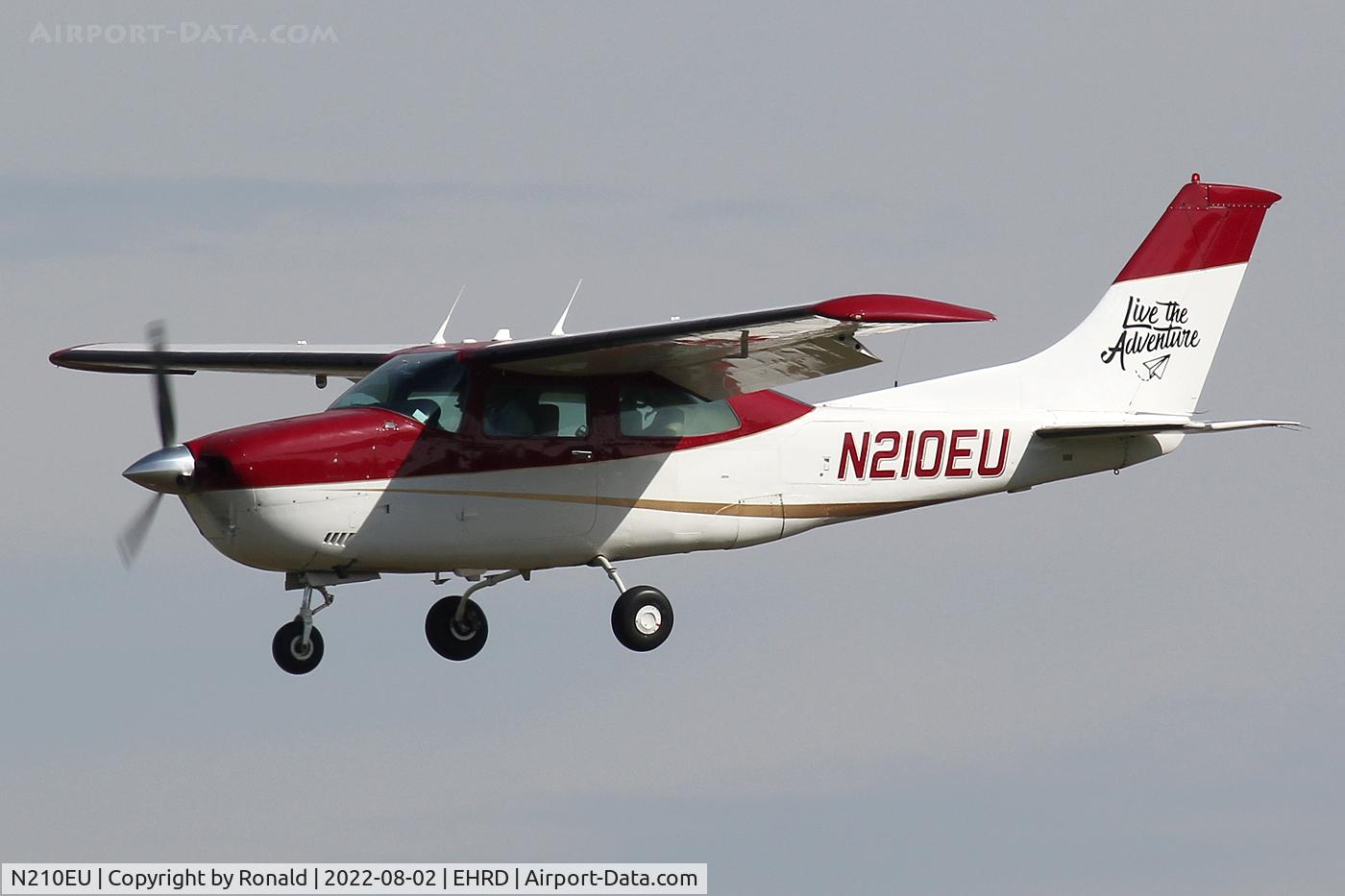 N210EU, Cessna T210L Turbo Centurion C/N 21061152, at 16hoven