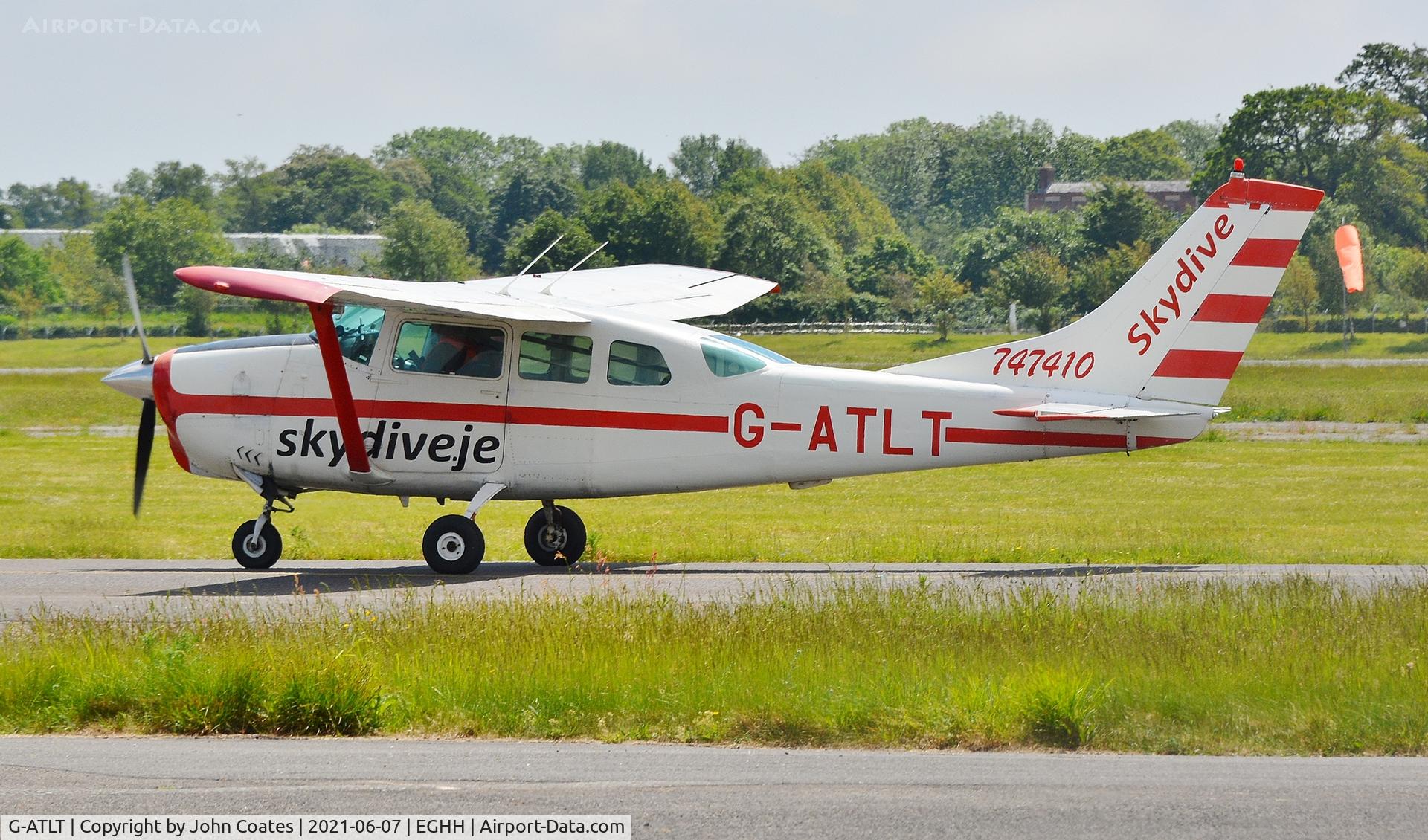 G-ATLT, 1966 Cessna U206A Super Skywagon C/N U206-0523, Taxiing on arrival