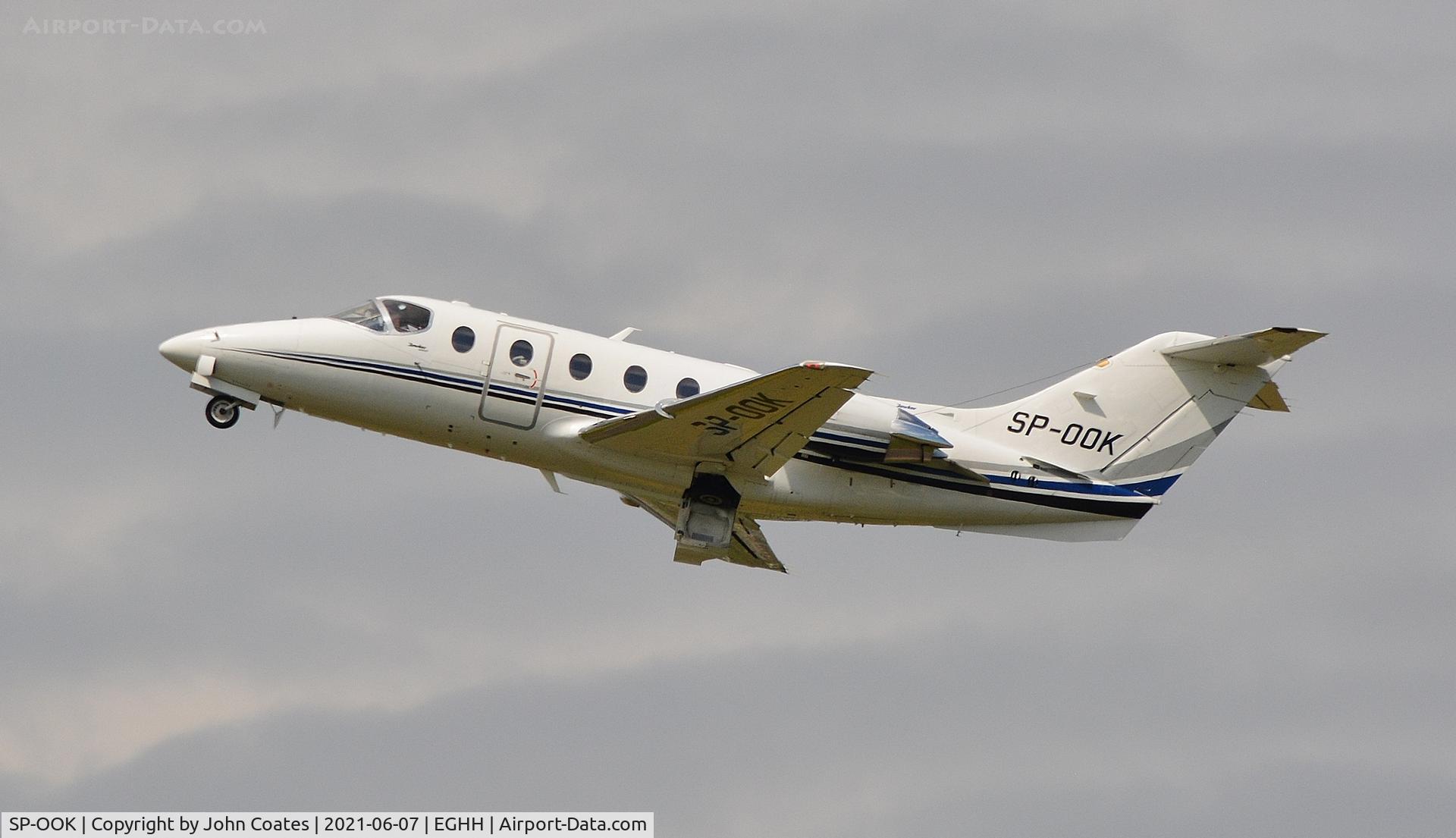 SP-OOK, 2007 Hawker Beechcraft 400A Beechjet Beechjet C/N RK-512, Departing